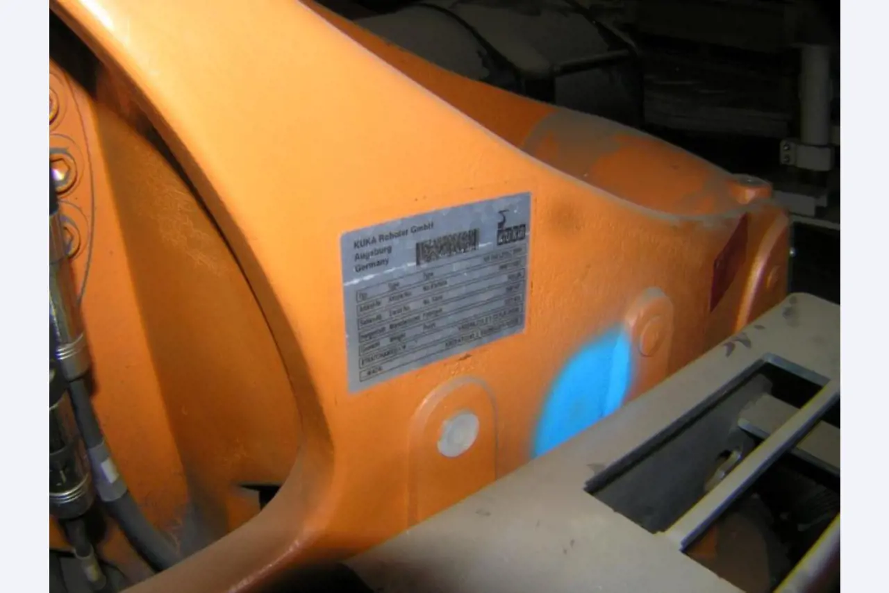 Prumyslových robotu-3